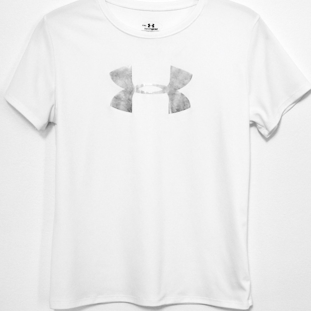 Under Armour Heatgear Short Sleeve White T-Shirt with Metallic Silver Logo - XL